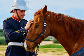 Heste og soldater på Fort Rinella