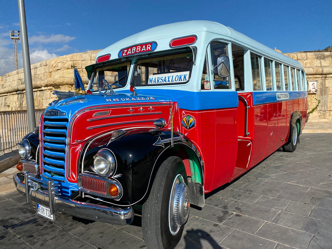 Billede af vintage bus på Malta
